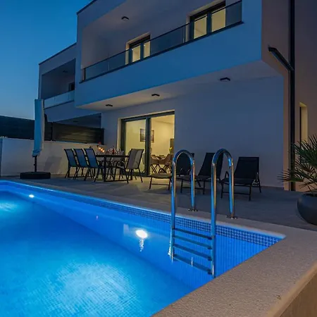 Elegance Escape فوديس