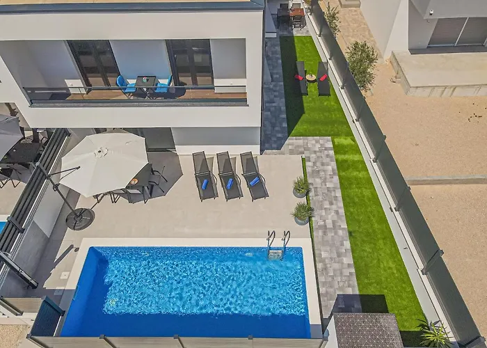 Elegance Escape Villa *